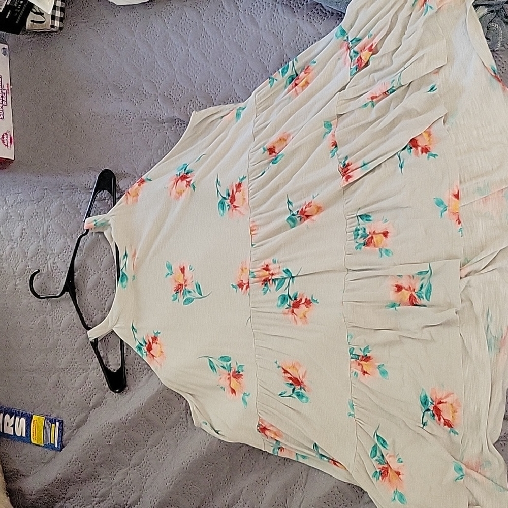 Tank shirt with flowers